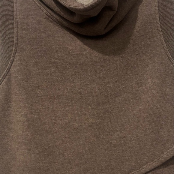 House of Harlow 1960 Taupe Sleeveless Cowl Neck Sweater Cropped - Picture 6 of 13